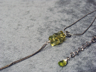 アンバー【琥珀】（グリーン）喜び・社交性・人間関係・柔軟・創造