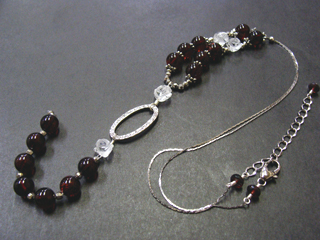 アンバー（レッド）喜び・社交性・人間関係・柔軟・創造　　クォーツ（クリア・薔薇）健康・能力・明晰・完璧・宇宙的意識・感受性・沈着冷静・豊かな感受性