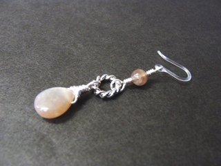 ムーンストーン（ピンク）女性らしさ・感受性・喜び・調和・決断力