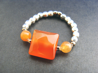 カルセドニー【カーネリアン】（オレンジ）喜び・リラックス・落ち着き・精神バランス・思慮深さ・復活・勇気・連帯