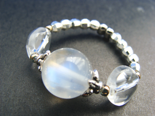 ホワイトラブラドライト【レインボームーンストーン】（ホワイト）調和・穏やかな心・記憶