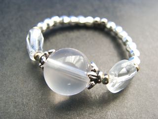 ローズクォーツ（ピンク）恋愛・優しさ・情緒・繊細・愛情・美・調和