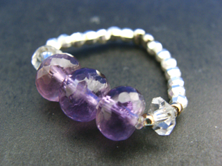 アメジスト（パープル・大粒ボタンカット）決断力・愛情・集中力・調和・第六感・献身・冷静・覚醒・精神力・豊かな感受性