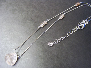 クォーツ（クリア・ヘアールチル入り・トリリアントコンケーブカット・14mm）健康・能力・明晰・完璧・宇宙的意識・感受性・沈着冷静・豊かな感受性