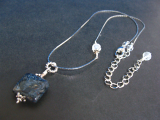 カルセドニー【ピーターサイト】（ブルー）達成能力・先見の明・開放・社交性・冒険心・自由・自信・思いやり