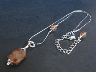 カルセドニー【ピーターサイト】（ブラウン）達成能力・先見の明・開放・社交性・冒険心・自由・自信・思いやり