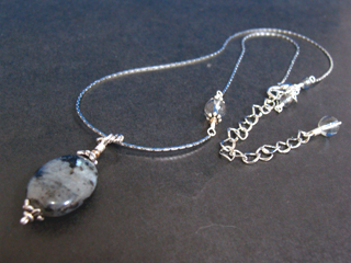 ラルビカイト（グレー）精神状態の安定