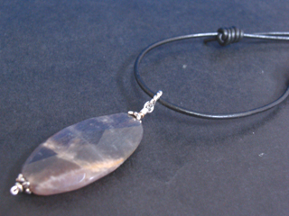 ムーンストーン（オレンジ）女性らしさ・感受性・喜び・調和・決断力