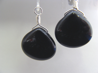 オニキス（ブラック）意志の強さ・冷静さ・喜び・勉強・達成能力・調和・柔軟・目的意識・完璧さ・集中力・運動能力