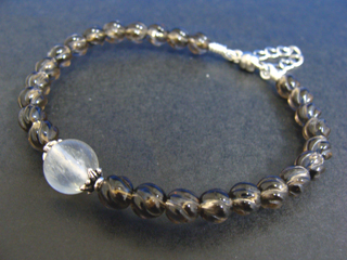 スモーキークォーツ（ブラウン・Ｓライン・６ｍｍ）リラックス効果・豊かな感受性　レインボームーンストーン【ホワイトラブラドライト】（ホワイト・１０ｍｍ）調和・穏やかな心・記憶