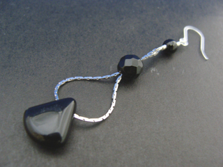 オニキス（ブラック）意志の強さ・冷静さ・喜び・勉強・達成能力・調和・柔軟・目的意識・完璧さ・集中力・運動能力