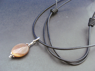 フェルドスパー【ゴールデンシャイン　ムーンストーン】（ゴールドブラウン）女性らしさ・感受性・喜び・調和・決断力