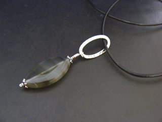 アラゴナイト（グレー）母性・行動力・プラス思考