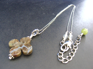 オパール（グリーン・模様入り）自然との調和