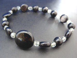 ハイパーシーン（ブラック・コイン）欲しいものが手に入る・周囲の信頼を得る　アメジスト（グリーン・カット・４ｍｍ）決断力・愛情・集中力・調和・第六感・献身・冷静・覚醒・精神力・豊かな感受性