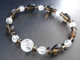 クォーツ（クリア・ロータス（蓮）・１０ｍｍ）健康・能力・明晰・完璧・宇宙的意識・感受性・沈着冷静・豊かな感受性　スモーキークォーツ（ブラウン・コインカット）リラックス効果・豊かな感受性　クォーツ（クリア・ロータス（蓮）・１０ｍｍ）健康・能力・明晰・完璧・宇宙的意識・感受性・沈着冷静・豊かな感受性　スモーキークォーツ（ブラウン・ボタンカット）リラックス効果・豊かな感受性