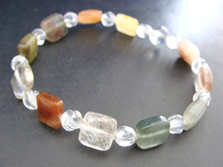 ルチルクォーツ（Ｍｉｘカラー・針入り）【赤系】ビジネスの成功・長寿・健康：【クリア金線系】財運・ギャンブル運アップ：【緑系】（inトルマリン）豊かな感受性　クォーツ（クリア・Ｓライン・６ｍｍ）健康・能力・明晰・完璧・宇宙的意識・感受性・沈着冷静・豊かな感受性　クォーツ（クリア・８ｍｍ）健康・能力・明晰・完璧・宇宙的意識・感受性・沈着冷静・豊かな感受性