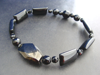 天然ジェット【木の化石】（ブラック・ラフタンブルカット）忘却　カルセドニー【オニキス】（ブラック・レクタングル）意志の強さ・冷静さ・喜び・勉強・達成能力・調和・柔軟・目的意識・完璧さ・集中力・運動能力　カルセドニー【オニキス】（ブラック・カット・４ｍｍ・６ｍｍ・８ｍｍ）意志の強さ・冷静さ・喜び・勉強・達成能力・調和・柔軟・目的意識・完璧さ・集中力・運動能力