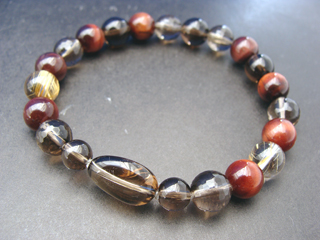 スモーキークォーツ（ブラウン）リラックス効果・豊かな感受性＋ルチルクォーツ（クリア・金線）財運・ギャンブル運アップ＋タイガーアイ（レッド・虎目）集中力・健康・社交性・人間関係・直感力・金運