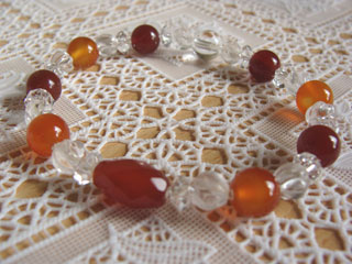 カルセドニー【カーネリアン】（オレンジ）喜び・リラックス・落ち着き・精神バランス・思慮深さ・復活・勇気・連帯＋クォーツ（クリア・Ｓライン）健康・能力・明晰・完璧・宇宙的意識・感受性・沈着冷静・豊かな感受性