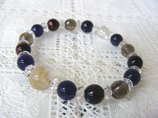 ルチルクォーツ（クリア・金線・１０ｍｍ）財運・ギャンブル運アップ＋クォーツ【アメジスト】（パープル）決断力・愛情・集中力・調和・第六感・献身・冷静・覚醒・精神力・豊かな感受性＋タイガーアイ（レッド・虎目）集中力・健康・社交性・人間関係・直感力・金運＋スモーキークォーツ（ブラウン・カット）リラックス効果・豊かな感受性