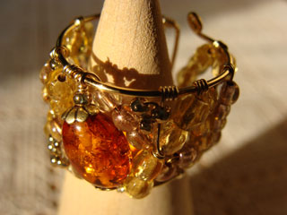リングです。（アンバー（琥珀）・グラスビーズ使用）　<<オーダーにて作りました。>>