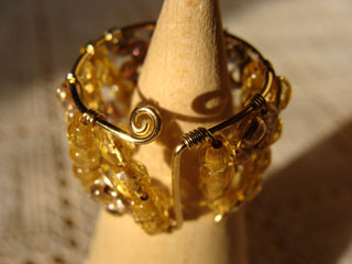 リングです。（アンバー（琥珀）・グラスビーズ使用）　<<オーダーにて作りました。>>