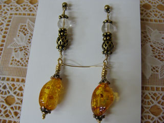 ピアスです。（アンバー（琥珀）・ヘア入りクォーツ使用）　<<オーダーにて作りました。>>