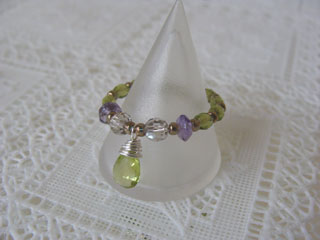 ペリドット（マスカットグリーン・ドロップ型）内面の美・明るさ・ポジティブな思考や行動