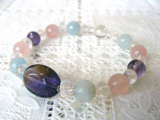 ブレスレットです。（シリコンゴム（２重・結び技法）アメジスト他使用）　<<オーダーにて作りました。>>