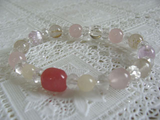 ブレスレットです。（シリコンゴム（２重・結び技法）インカローズ他使用）　<<オーダーにて作りました。>>