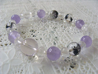 ブレスレットです。（シリコンゴム（２重・結び技法）マダガスカルローズクォーツ他使用）　<<オーダーにて作りました。>>