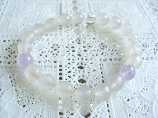 カルセドニー（ピンク半透明）達成能力・先見の明・開放・社交性・冒険心・自由・自信・思いやり