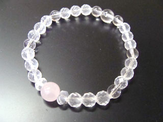 ローズクォーツ（ピンク）恋愛・優しさ・情緒・繊細・愛情・美・調和　ミルキークォーツ（乳白色・半透明）母性愛・優しい気持ち・事故や災難から身を守る子供のお守り