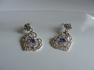 サファイア色のグラス＋リングパーツ使用