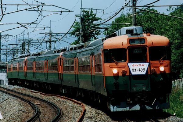9両編成で名古屋を目指す165系