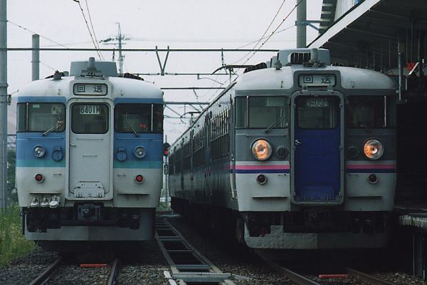 白馬で並んで留置される169系と165系