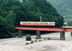 第四橋梁を渡る