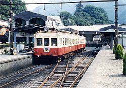 千頭駅で発車を待つ16レ