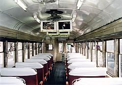 クハ511の車内