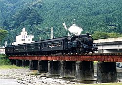 家山川橋梁を渡るC108ほか