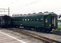 緑色に塗られたオハ35149