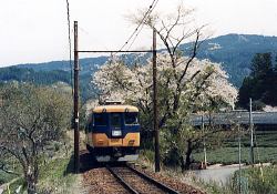 青部駅を出発した16001F