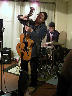 �{�V��W���Y�M�^�[���ꐶ���\��