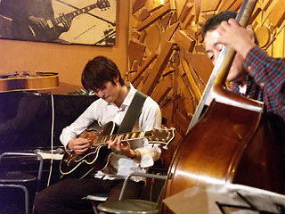 �X�[�p�[�E�M�^�[�o�g��