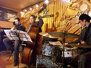 �X�[�p�[�E�M�^�[�o�g��