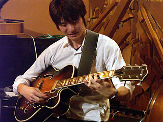 �X�[�p�[�E�M�^�[�o�g��