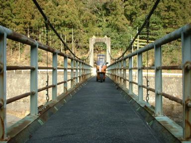 ジャイロキャノピーでこんな細い橋に入るから…