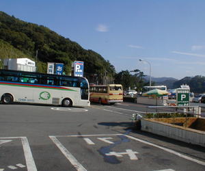 ���̓}�[�}�ƃN���X�^�������m�̂��Ƃ֍s��